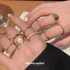Set de anillos redondos retorcidos incrustados de diamantes metálicos, simple y elegante, anillo versátil, nicho de lujo ligero, sensación de alta gama, joyería para mujer