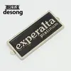 Venta Directa de Fábrica Etiquetas de Pin, Accesorios para Equipaje Personalizables con Logo, Placa de Identificación con Marca Registrada Galvanizada de Aleación de Zinc con Etiqueta de Pie