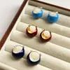 Pendientes de Bola de Esmalte de Gama Alta de Nicho Estilo Retro de Hong Kong Otoño e Invierno Lujo Accesible Elegantes Verdes Rojos Pendientes de Año Nuevo para Mujer