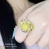 Anillo Grande Flor Vintage Estilo Palacio Versa para Mujer, Chapado en Oro, Cepillado a Mano, Incrustado con Circonio Cúbico, Anillo de Regalo Cultural y Creativo