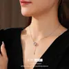 Colar com Pingente de Coração de Zircônia Ultra Brilhante Moda Luxo Leve Nicho Acessório Exquisito Joia Versátil para Mulheres com um Toque de Alto Padrão