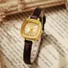 Reloj Nuevo de Mujer Más Vendido, Reloj de Mujer con Correa de Cuero, Reloj Pequeño Dorado Cuadrado Estilo Retro Tallado, Reloj de Pulsera para Niñas de Escuela Secundaria