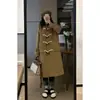 Abrigo de lana de color liso con bolsillo transfronterizo y botones de cuerno para mujer, otoño e invierno, talla petite, estilo coreano, abrigo de lana moderno y versátil