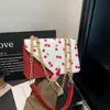 Bolsa Pequena Quadrada Fresca e Doce para Mulheres no Atacado, Nova Bolsa de Ombro Color-Blocking Cor Cereja Verão 2026, Bolsa Transversal para o Dia a Dia