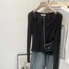 Lindo Cardigã de Tricô com Decote V Vazado Estilo Coreano de Manga Longa, Novo Design Primavera 2026 Top Curto Abotoado