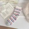 Calcetines de coral para mujer, calcetines de felpa que no sueltan pelusa, de longitud media hasta la pantorrilla, calcetines para dormir, otoño e invierno, engrosados, cálidos, resistentes al frío, a rayas, calcetines postparto