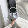 Bolso de Cubo Casual de Gran Capacidad 2026 Otoño/Invierno Nuevo Estilo Moderno Bolso de Hombro Versátil Retro Bolso de Mano