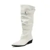 Estilo Popular de Celebridad de Internet Botas Arrugadas de Punta Fina para Mujer Verano Tacón Grueso Hebilla Versátiles que Aumentan la Altura Resistentes al Desgaste Botas de Tacón Apilado Verano