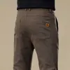 Nuevos pantalones casuales de otoño e invierno para hombre: pantalones largos de pierna recta, modernos, versátiles, adecuados para el trabajo y la oficina, de corte ajustado, que favorecen la figura y resistentes a las arrugas