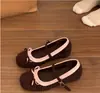 Zapatos Mary Jane de estilo de hada con lazo para mujer, zapatos planos de una sola tira poco profundos para combinar con faldas, dulce nuevo modelo 2026