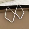 Pendientes Huecos de Rombo Sencillos Estilo Europeo y Americano con Aguja Plateada, Lujo Ligero con un Toque de Alta Gama, Accesorios para Orejas de Moda y Únicos con Sentido de Diseño, Estilo de Nicho