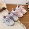 Zapatos Deportivos Ligeros para Niñas 2026 Nuevo Estilo Niños Versión Coreana Suela Gruesa Zapatos Papá Niña Suela Suave Antideslizantes Zapatos para Correr Modernos