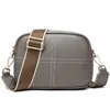 Bolsa de cuero para mujer transfronteriza al por mayor 2022 nueva piel de primera capa línea de bordado bolsa cuadrada pequeña simple bolsa de hombro cruzada de cuero suave