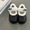 Chinelos de algodão quentes, antiderrapantes e casuais, chinelos de pelúcia fechados na ponta, modernos e versáteis, novos sapatos femininos de sola reta para outono e inverno 2026