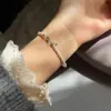 Pulseira de Contas de Vidro Torre Rosa para Mulheres, Pulseira com Design Retrátil de Nicho, Temperamento de Luxo Leve, Doce Pulseira de Pérolas