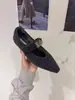 Sapatos femininos Mary Jane bico fino, novo estilo outono e inverno 2024, com aumento interno de altura, sapatos cinzas peludos, sapatos de algodão pelúcia para combinar com saias