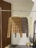 [Kai Pu] Treze Fileiras Outono Veludo Francês Seda Jacquard Plissado Ombro Único Versátil Manga Longa Camisa Pequena CSA7172