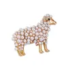 Broche Peito de Ovelha de Pérola Falsa Estilo Europeu e Americano, Broche de Animal Criativo Personalizado de Alto Padrão, Alfinete de Fixação para Roupas, Acessório Anti-Exposição