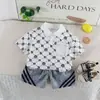 Ropa de Verano para Niños 2026 Nuevo Elegante Camisa Polo con Letras Conjunto de Manga Corta Ropa Delgada de Verano para Bebé Estilo Coreano Moderno