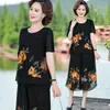 Atuendo de verano elegante y a la moda para madres: un top chic y una falda o pantalón de pierna ancha, un conjunto de dos piezas de gasa para mujeres de mediana edad