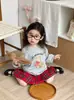 26 Camiseta Infantil de Manga Longa Outono Estilo Ins Versão Coreana Moletom com Estampa de Urso Gola Redonda Pulôver para Crianças Pequenas