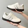 Zapatillas de entrenamiento alemanas estilo coreano para niños, colección primavera/otoño 2026, zapatillas casuales versátiles para niñas, cómodas zapatillas blancas estilo coreano para niños de mediana y mayor edad