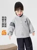 Chaqueta de Béisbol Gruesa con Forro de Polar para Niños Invierno 2026 Nuevo Estilo Ropa de Invierno Ropa para Niños Pequeños Top de Moda