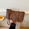 Bolsa de Axila Retro de Camurça Outono Inverno Feminina Grande Capacidade 2026 Novo Estilo Tendência de Alta Qualidade Moda Bolsa Tote para o Dia a Dia