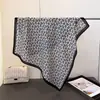 2025 Nuevo Pañuelo Cuadrado Pequeño de Algodón y Lino con Patrón de Espiga de Anacardo Pañuelo para la Cabeza de Imitación Terciopelo Chal Protección Solar Bufanda para el Cuello