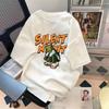 Venta al por mayor del fabricante Tendencia Verano Estilo Americano Estampado de Texto Patrón Manga Corta Versátil Moda Holgado Cuello Redondo Top para Hombre