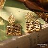 Estilo de corte europeo y americano oro ruso nicho nuevos aretes medievales borla perla diseño ojo de tigre aretes de alta gama