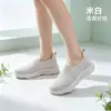 Zapatos deportivos para mujer de punto volador transfronterizos al por mayor con amortiguación de aire y suela ligera 2026 primavera/otoño sin cordones estilo perezoso versátiles en stock