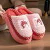 Novos estilos de inverno de pantufas masculinas de algodão, pantufas internas quentes e com sola grossa para uso doméstico, antiderrapantes e disponíveis em um design para casais com forro felpudo