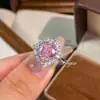 Fuente de Mercancía para Transmisión en Vivo de Tiktok: Nuevo Anillo Octogonal Rosa Milenio Corte Rosa, Moderno Lujo Ligero Incrustado Diamante de Alto Carbono Anillo de Diamante Rosa para Mujer