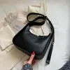 Bolsa Tendência 2023 Nova Versátil Feminina Outono e Inverno Retro Bolsa de Ombro Fashionable Celebridade da Internet Alça Larga Bolsa Transversal