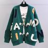 Suéter Jacket con Letra Bordada Botón de Cuerno para Mujer Otoño e Invierno 2023 Nuevo Estilo Holgado Perezoso Cárdigan de Punto