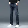 Calça jeans masculina, nova coleção primavera/outono 2026, corte reto slim-fit, acabamento lavado, adequada para uso profissional, disponível em tamanhos grandes