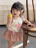 Lindo Conjunto de Verano para Niñas Pequeñas, Conjunto de Dos Piezas con Estampado de Fresas, Vestido Romper a Cuadros, Ropa Infantil Ligera y Amigable con la Piel para el Verano