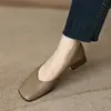 Zapatos de mujer de tacón bajo 2024 primavera nuevo estilo simple retro francés punta cuadrada suave tacón grueso zapatos de mujer