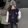 Jaqueta de Baseball para Meninas Primavera e Outono 2026 Novo Estilo Infantil Bordada Color Blocking Super Estilosa Roupa de Primavera para Meninas
