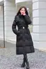 Chaqueta Larga de Plumas Negra de Alta Gama para Mujer 2026 Estilo Caliente Moda de Invierno Adelgazante Engrosada Cálida con Capucha Abrigo de Plumas de Pato