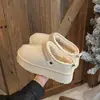 Chão Nevado Um Passo Calçado Plush Forrado Meio Quente Solado Grosso Chinelos Uso Externo Temporada Chinelos de Algodão Feminino Inverno Plush Pão Cinza