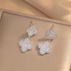 Aretes de Flor de Cuatro Hojas de Diamantes Completos de Lujo Ligero Micro-Incrustados de Zircón Aretes de Tres Flores de la Suerte Joyería de Oreja Versátil a la Moda Elegante para Mujeres