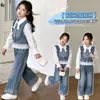 Atuendos de Otoño para Niñas 2026 Nuevo Conjunto de Moda para Niñas Pequeñas, Conjunto de Tres Piezas Estilo Coreano, Chaleco y Jeans Súper Lindos para Niños