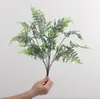 Plantas verdes artificiales en stock, manojos de helecho, hojas de helecho, hierba de helecho para decoración de paredes interiores y diseño de paisajes, césped artificial al por mayor