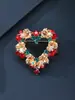 Broche Retro de Corazón con Hoja de Oro de Moda Europea y Americana con Diseño Floral Hueco Incrustado de Diamantes, Accesorio de Broche para Atuendo de Nicho Festivo