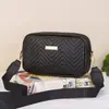 Tendência transfronteiriça 2024 nova moda cor sólida lantejoulas em relevo bolsa de ombro transversal comércio exterior atacado bolsa feminina