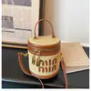Bolsa Transversal da Moda Estilo Coreano 2026 Nova Bolsa de Palha com Alça Transversal Toque de Luxo Estampa de Letras Bloco de Cores Bolsa de Maquiagem