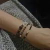 Moderna y versátil cadena hecha a mano de perlas naturales y sándalo de seda dorada, uso en capas vintage, joyería de alta gama elegante y lujosa para mujeres
