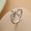 Colección de Anillos de Latón Plateado con Circonita de Moda Más Vendidos, Anillos de Plata de Lujo Ligero Transfronterizos, Versátiles para el Uso Diario